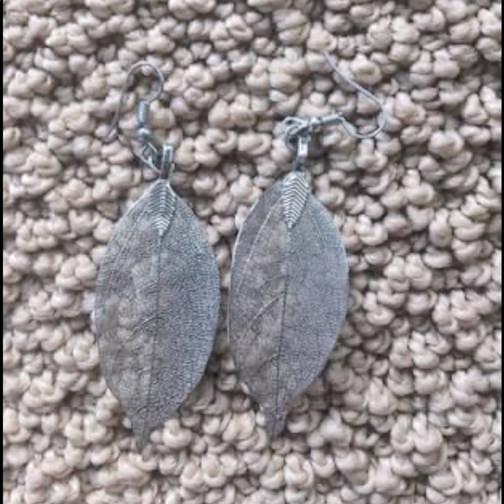 Silver leaf earrings 🌱✨